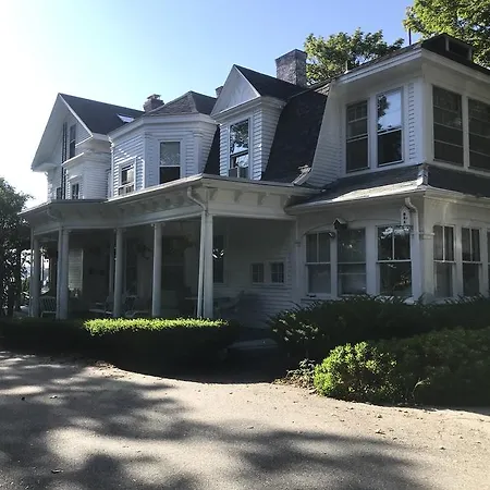 The Colonial Inn By The Sea